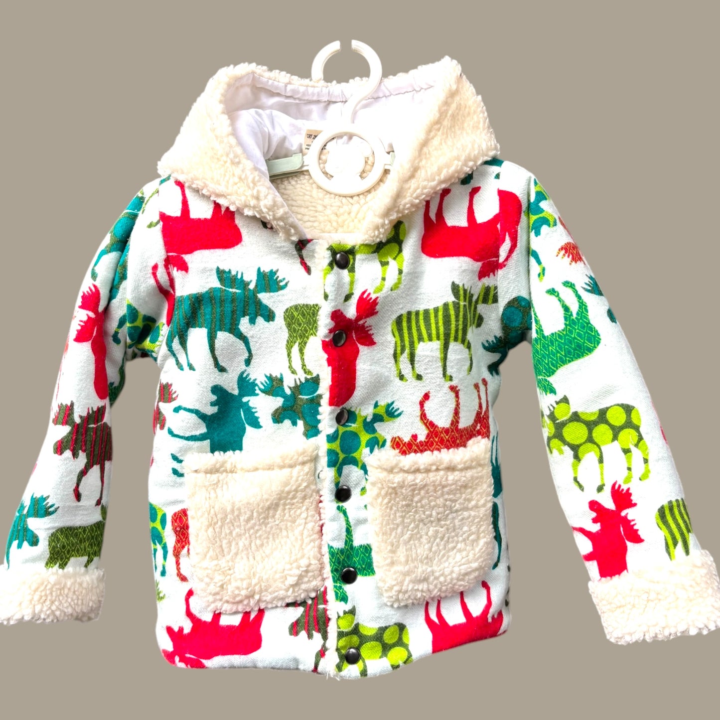 Cotton Flannel Jacket for Kids – Unisex with Sherpa Fur Lining & Patched Pockets in Multicolour Reindeer